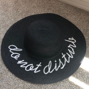 “do not disturb” Black straw knit hat